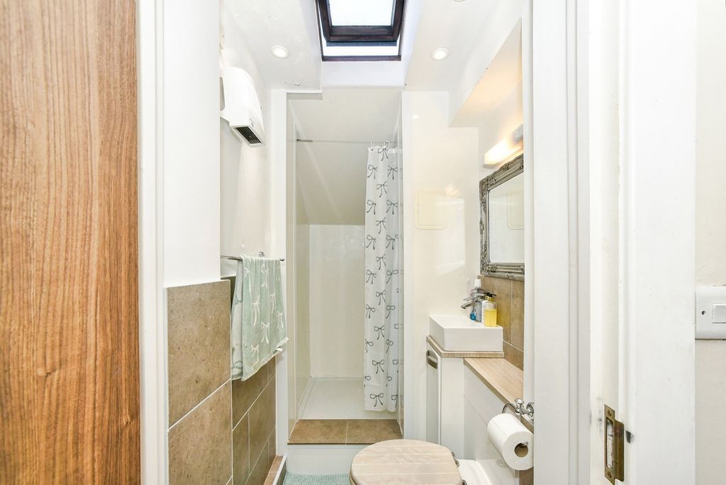 Additional image 9 of 1 bed flat for saleThomas Street, Swindon, Wiltshire SN2