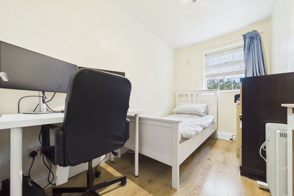 Additional image 6 of 3 bed terraced house for saleYardley, Bracknell, Berkshire RG12
