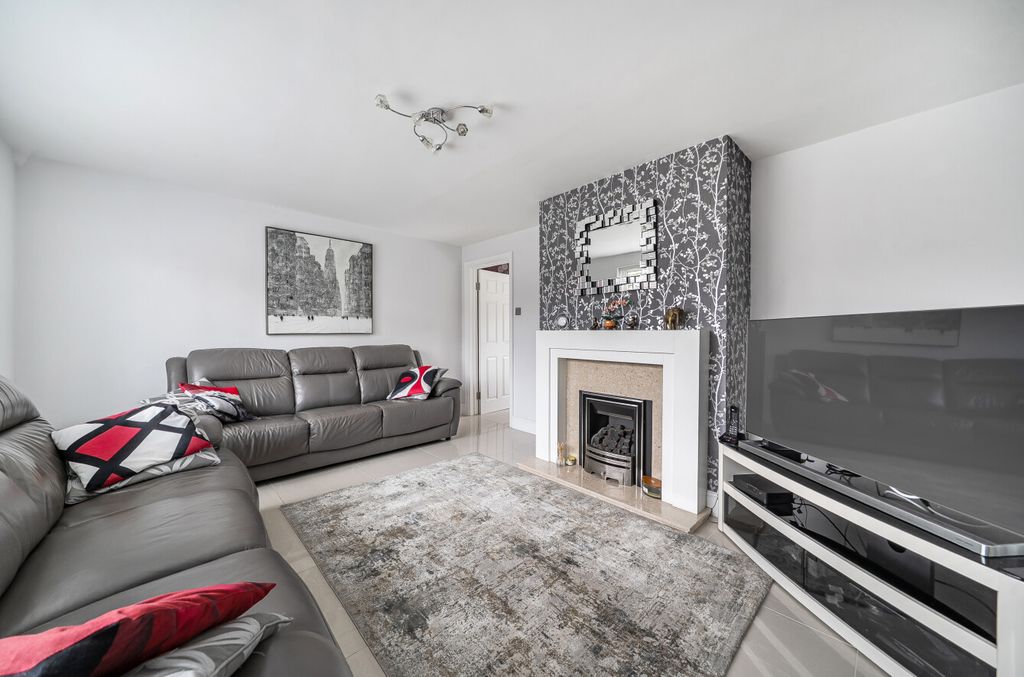 Additional image 2 of 3 bed semi-detached house for saleRossett Close, Bracknell, Berkshire RG12