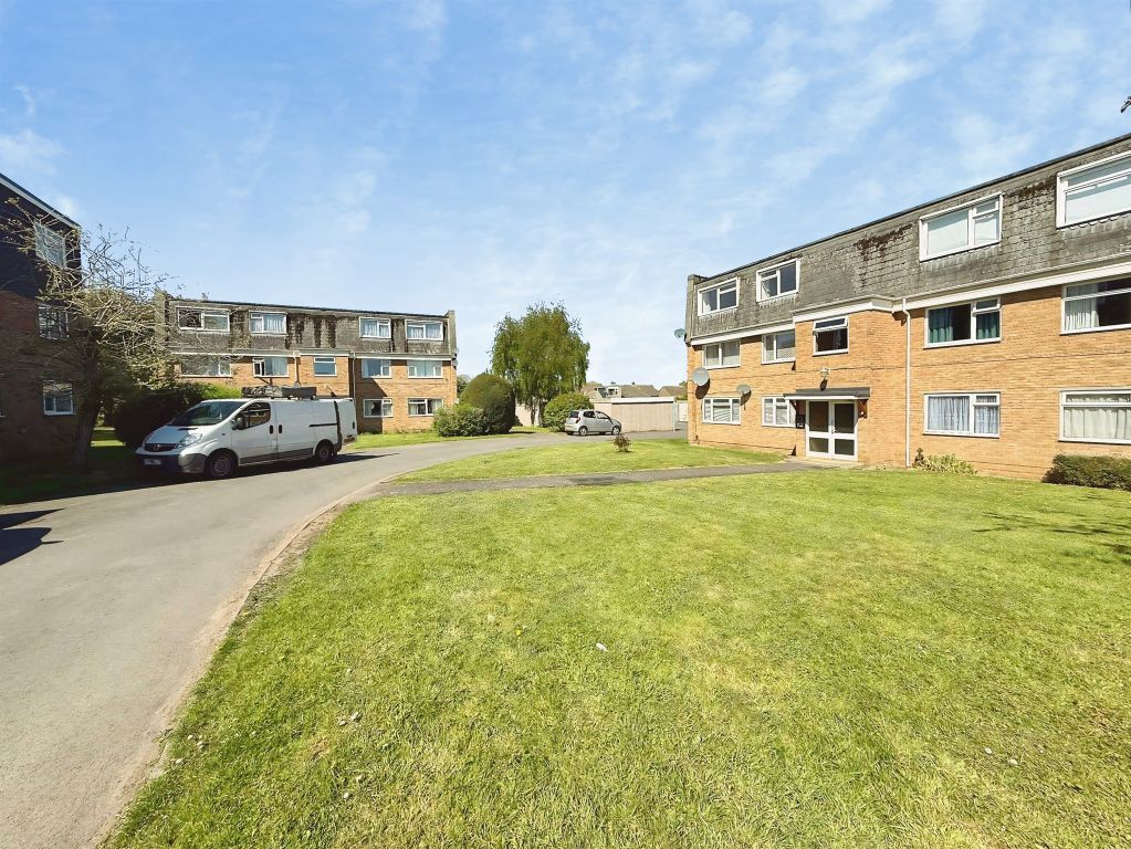 Additional image 3 of 2 bed flat for saleHelmsdale, Swindon SN25