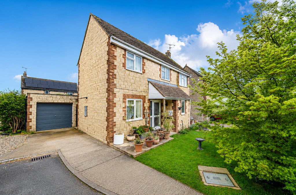 3 bed detached house for saleManor Orchard, Cricklade SN6