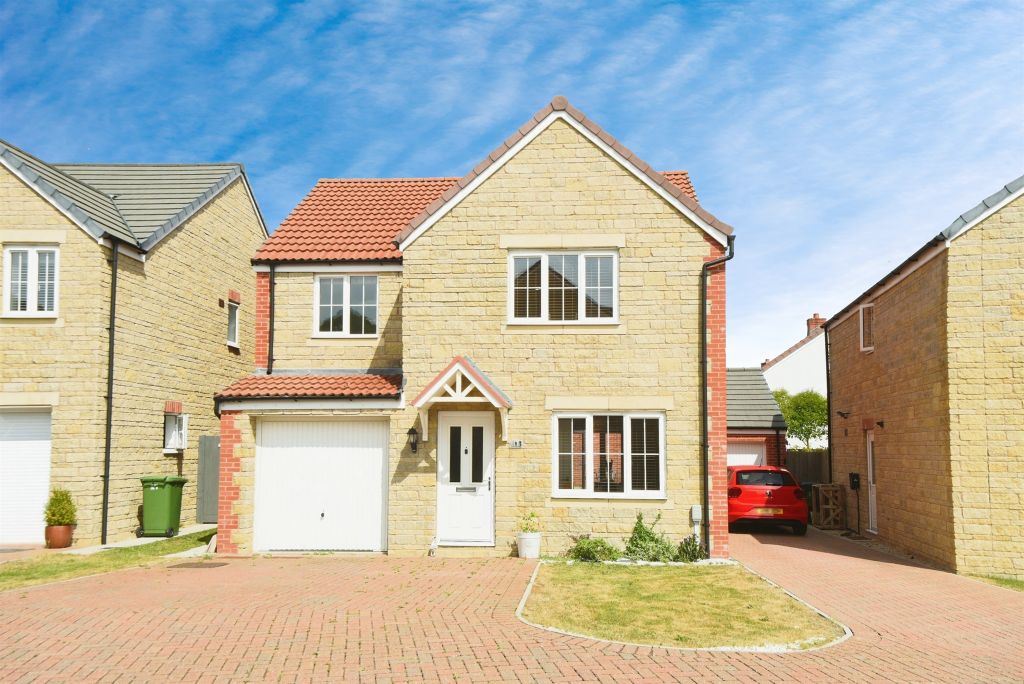 4 bed detached house for saleWrag View, Highworth, Swindon SN6