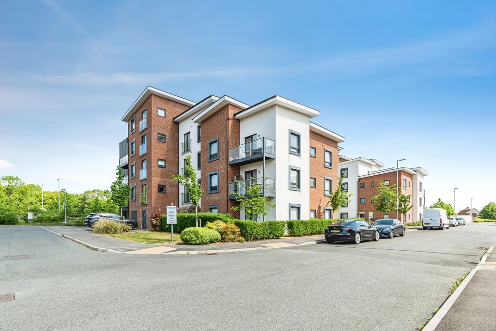Additional image 14 of 2 bed flat for saleWebster Close, Bracknell, Berkshire RG12
