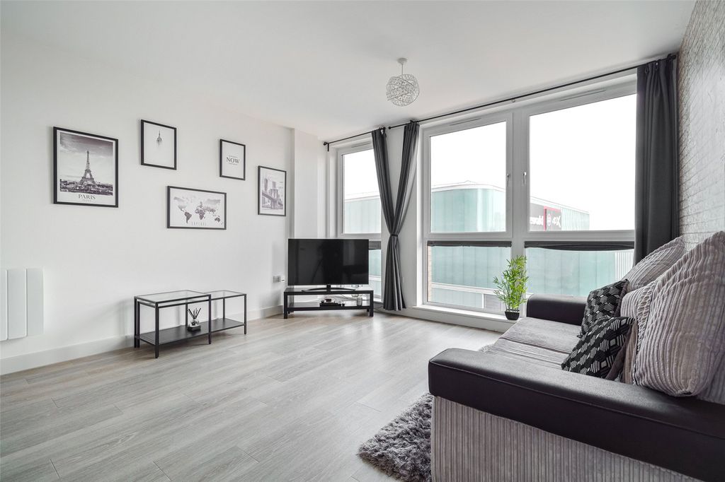 1 bed flat for saleThe Ring, Bracknell, Berkshire RG12 photo 4