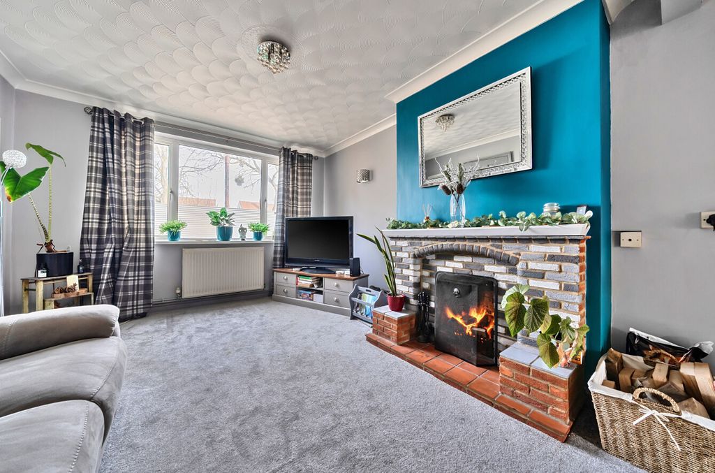 Additional image 4 of 4 bed semi-detached house for saleFairford Crescent, Swindon SN25