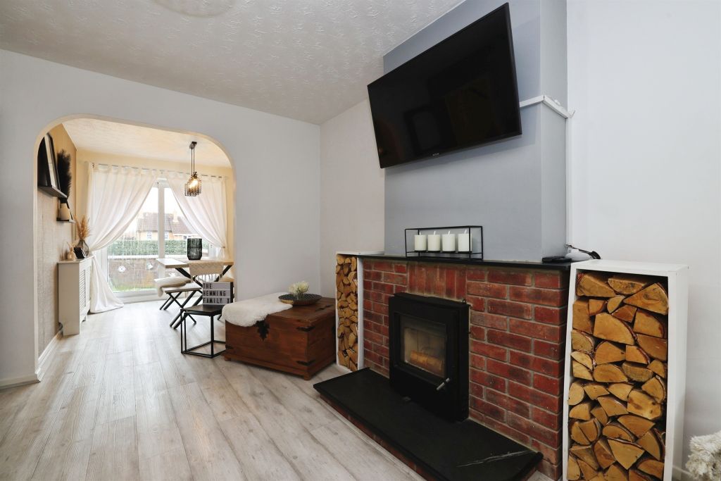 4 bed detached house for saleWesterham Walk, Calne SN11 photo 2