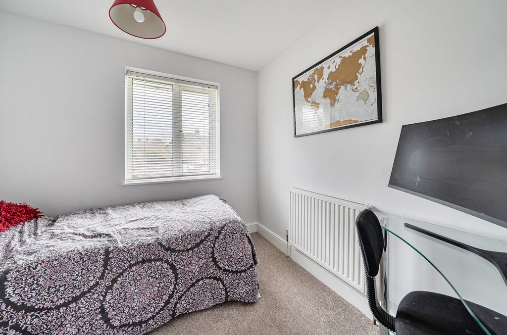Additional image 7 of 3 bed semi-detached house for saleRossett Close, Bracknell, Berkshire RG12