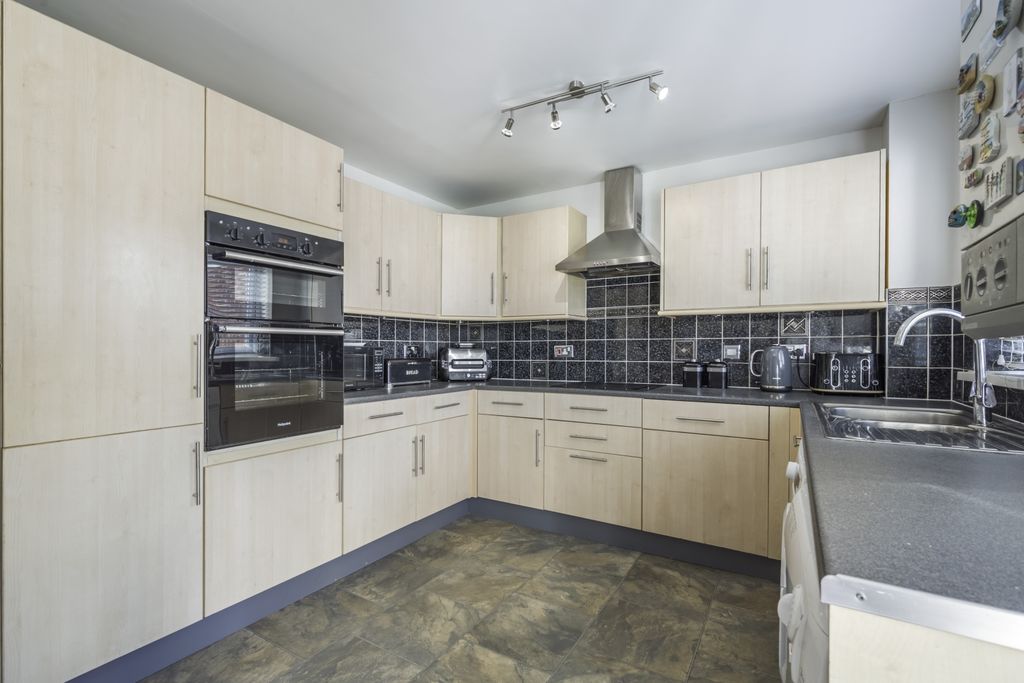 Additional image 5 of 3 bed semi-detached house for saleOlive Grove, Swindon SN25