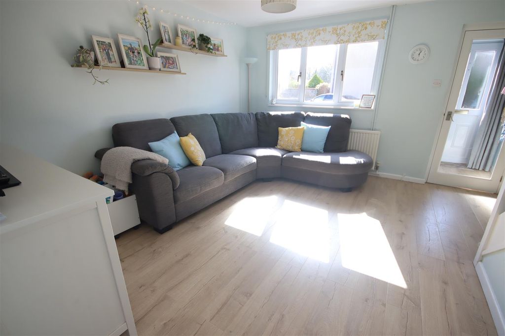 Additional image 3 of 4 bed semi-detached house for saleHolland Close, Chippenham SN15