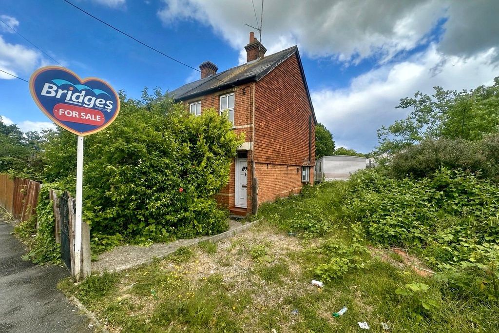 3 bed semi-detached house for saleBay Road, Bracknell, Berkshire RG12