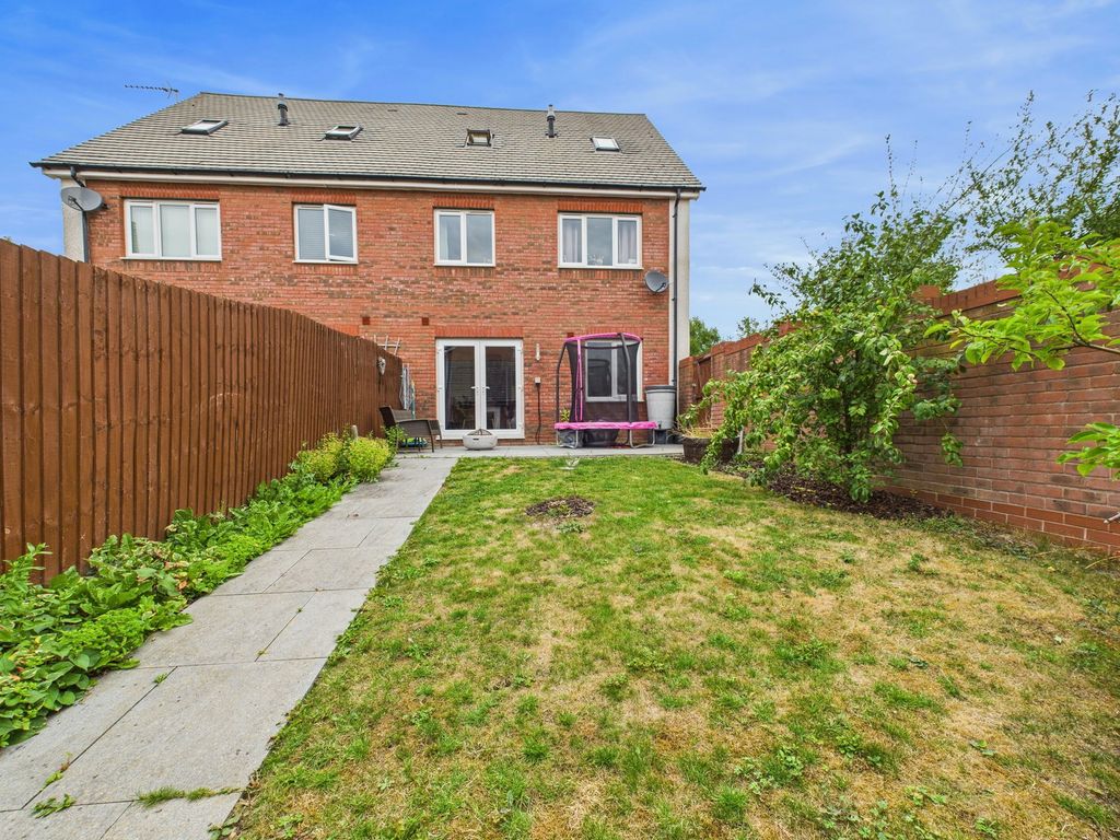 Additional image 19 of 4 bed semi-detached house for saleHastings Drive, Calne, Wiltshire SN11