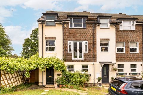 St. Barnabas Close, East Dulwich SE22