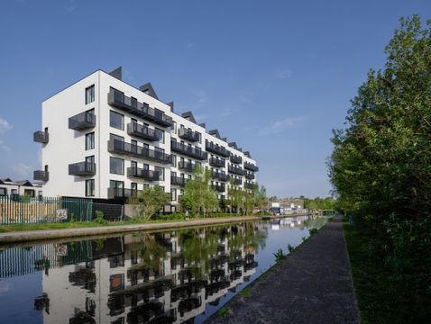 Mansion House, Port Loop, 44 South Loop Green B16
