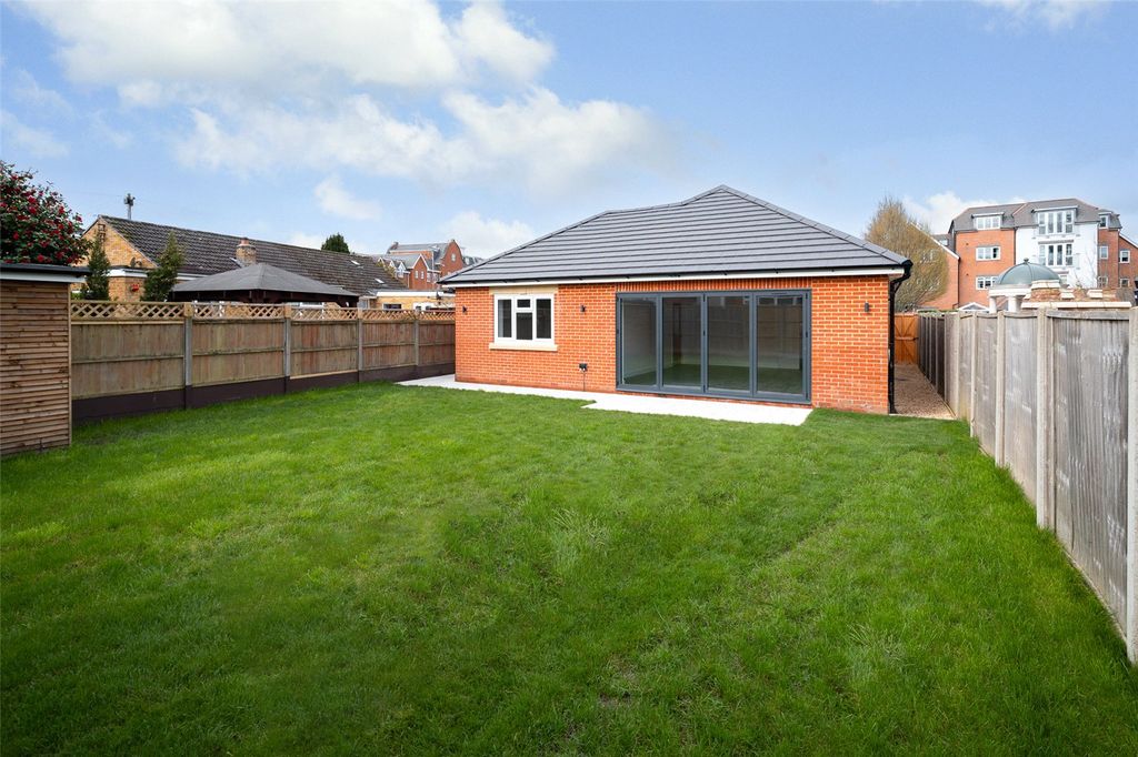 Additional image 12 of 3 bed bungalow for saleNapier Road, Crowthorne, Berkshire RG45