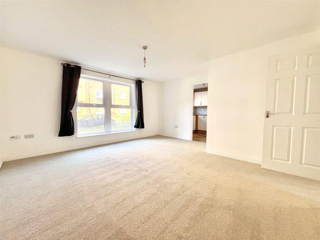 Additional image 4 of 2 bed flat for saleChain Court, Old Town, Swindon SN1