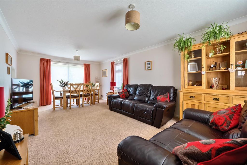 Additional image 6 of 3 bed detached bungalow for saleWiltshire Avenue, Crowthorne, Berkshire RG45