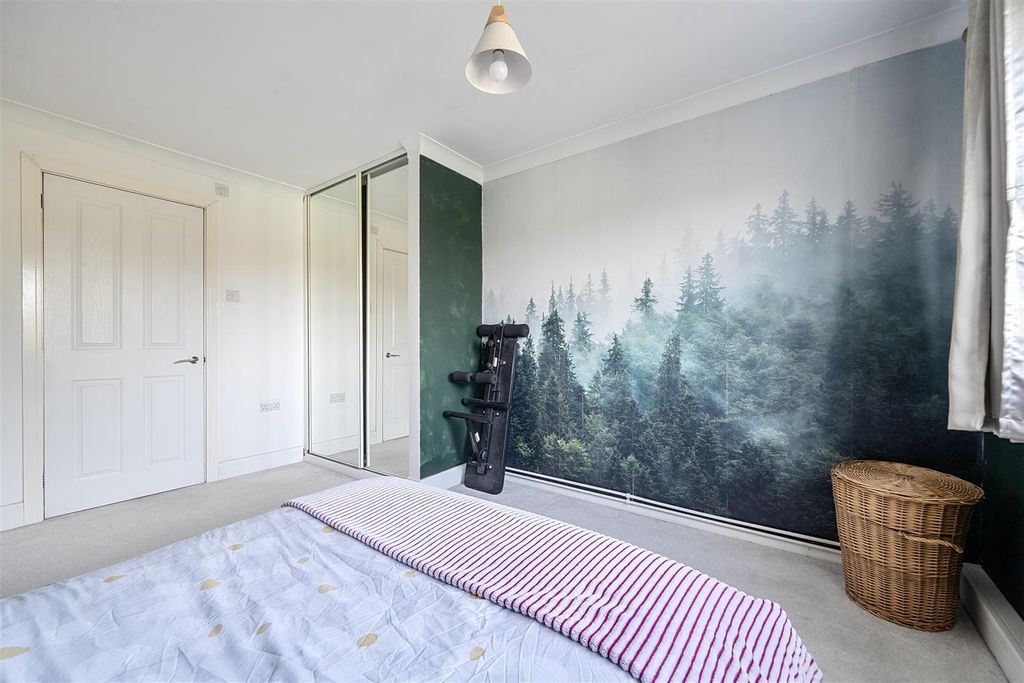 Additional image 13 of 4 bed semi-detached house for saleSouth Meadow, Crowthorne, Berkshire RG45