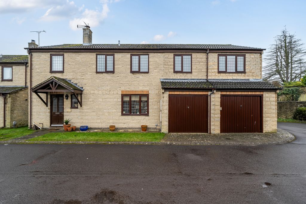 5 bed detached house for saleBrookfield, Highworth, Swindon SN6