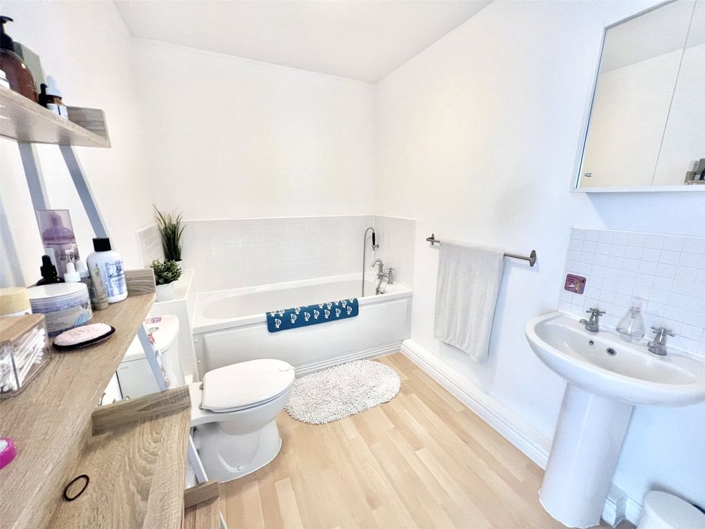 Additional image 13 of 2 bed flat for saleChain Court, Old Town, Swindon SN1