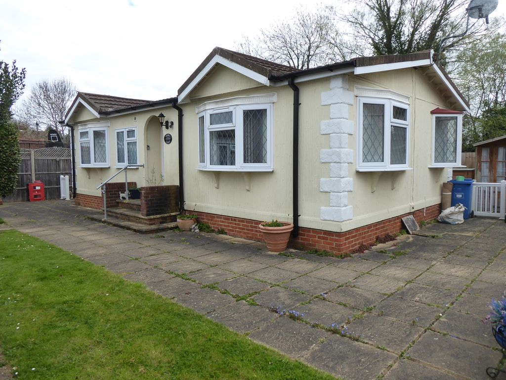 2 bed mobile/park home for saleDevon Close, College Town, Sandhurst GU47