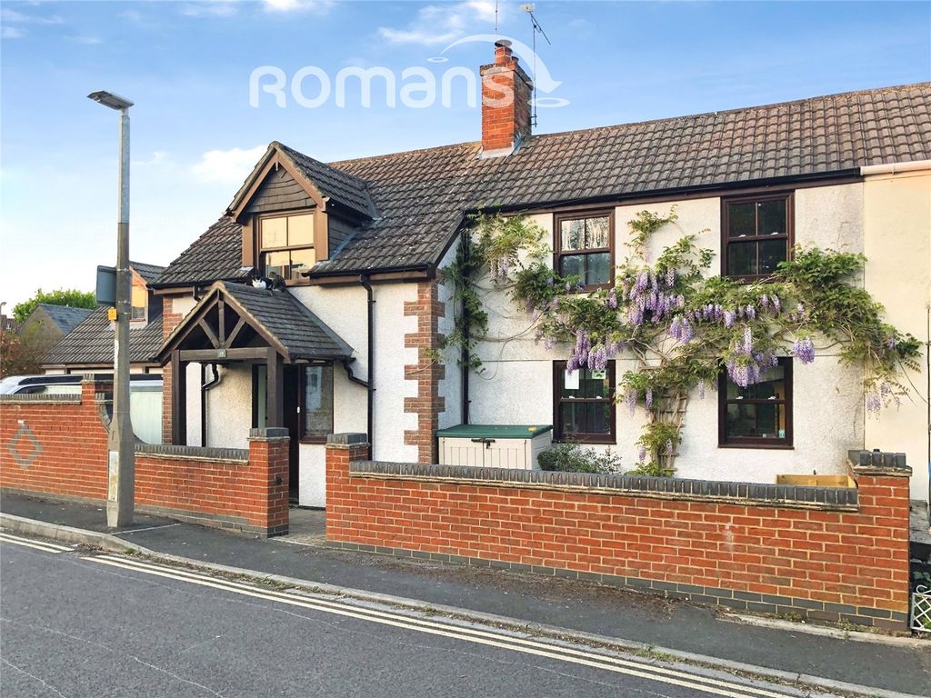 5 bed semi-detached house for saleMarshfield Way, Stratton St Margaret, Swindon SN3