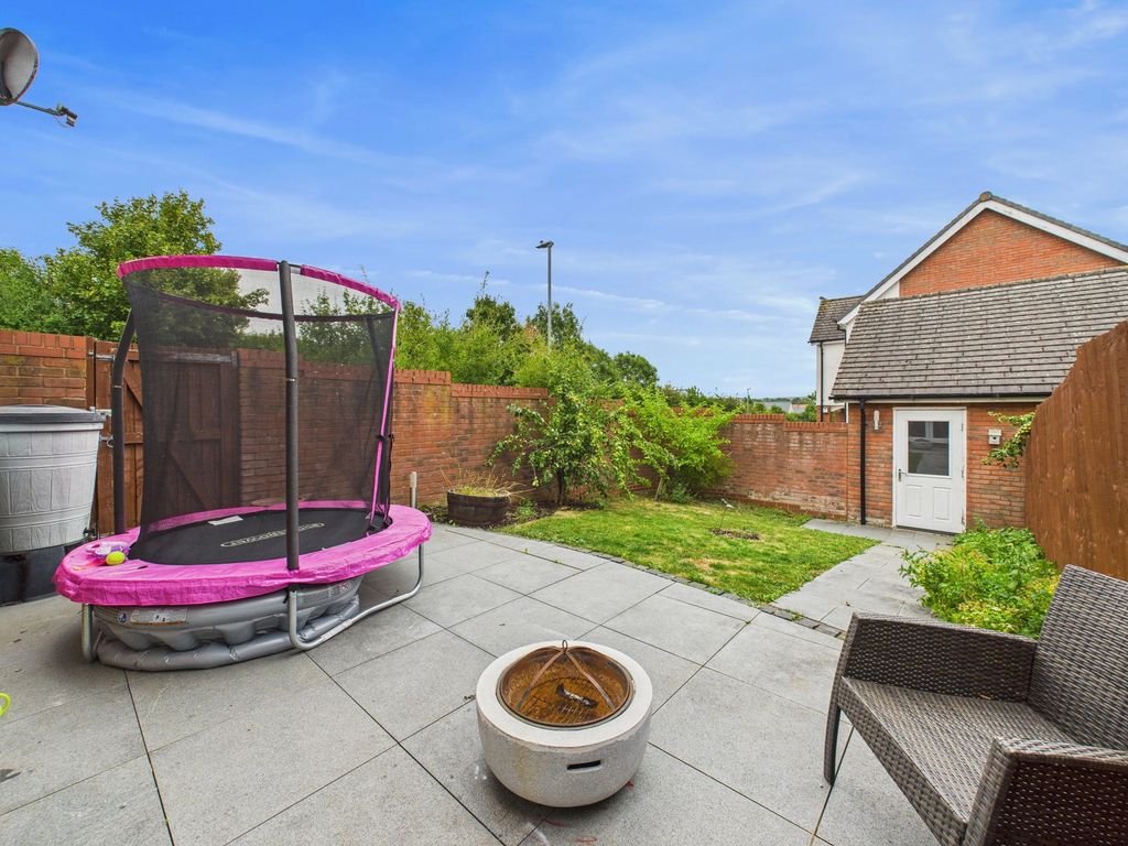 Additional image 17 of 4 bed semi-detached house for saleHastings Drive, Calne, Wiltshire SN11