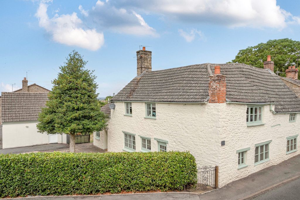 4 bed cottage for saleHigh Street, Blunsdon, Wiltshire SN26