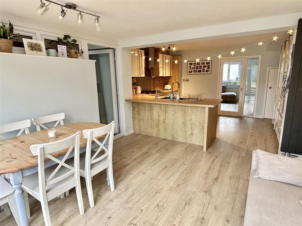 Additional image 4 of 4 bed semi-detached house for saleHolland Close, Chippenham SN15