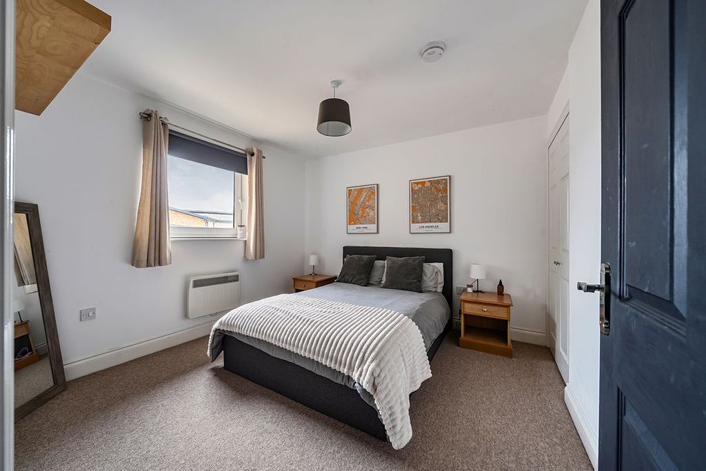 Additional image 11 of 3 bed flat for salePasteur Drive, Old Town, Swindon SN1