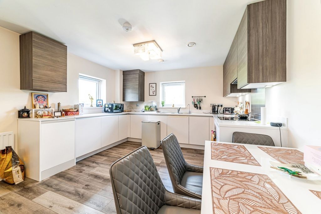 Additional image 2 of 2 bed flat for saleWebster Close, Bracknell, Berkshire RG12