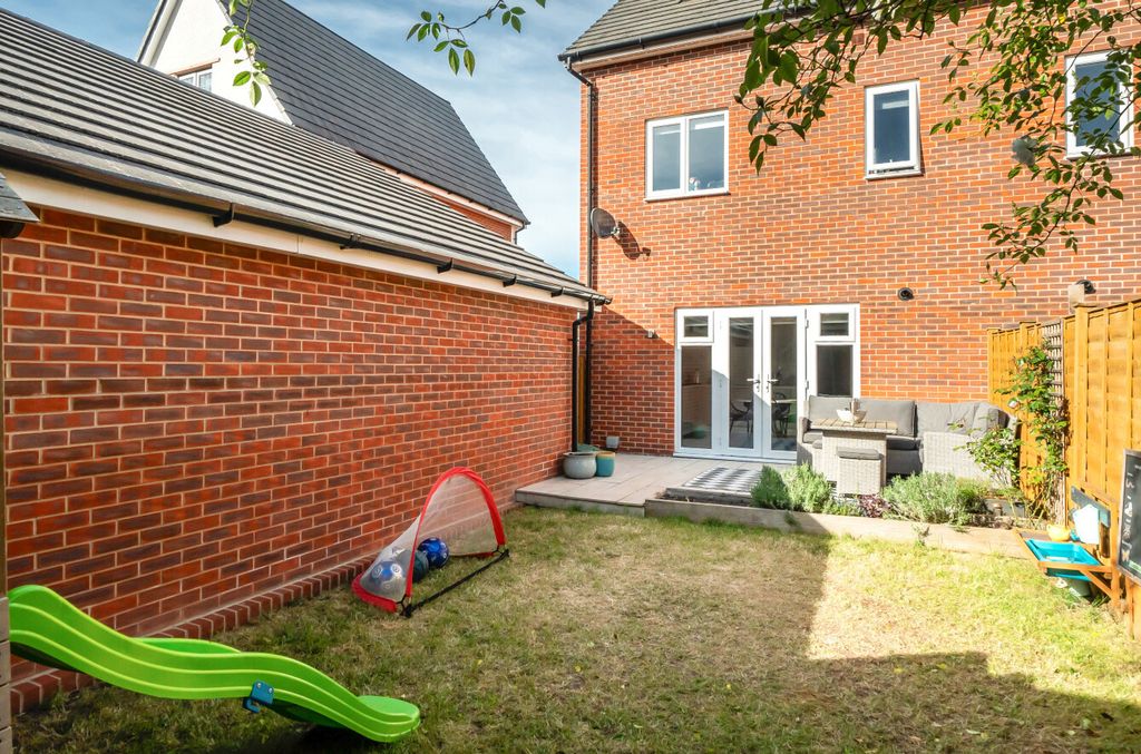 Additional image 16 of 3 bed semi-detached house for saleSt. Georges Park, Binfield, Bracknell, Berkshire RG42