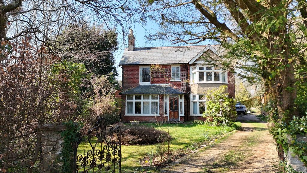 4 bed country house for saleCanada Road, West Wellow, Romsey, Hampshire SO51