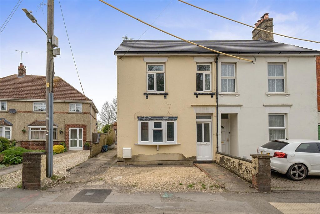 3 bed semi-detached house for saleDevizes Road, Wroughton SN4