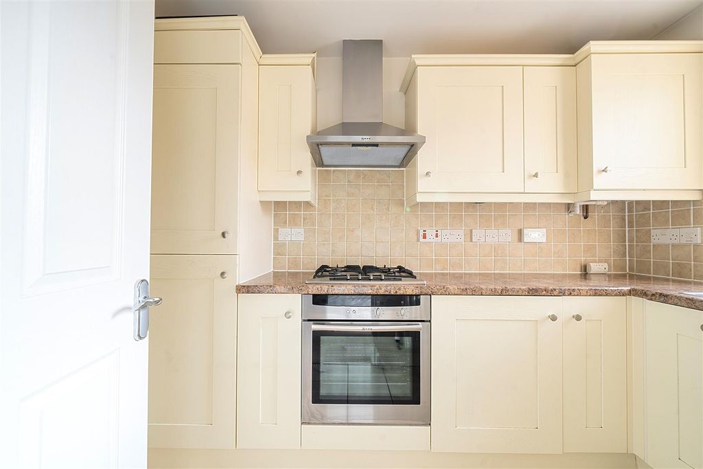2 bed terraced house for saleWestminster Close, Devizes SN10 photo 4