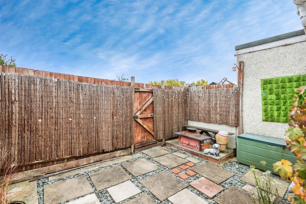 Additional image 13 of 3 bed terraced house for saleCricklade Road, Swindon, Wiltshire SN2