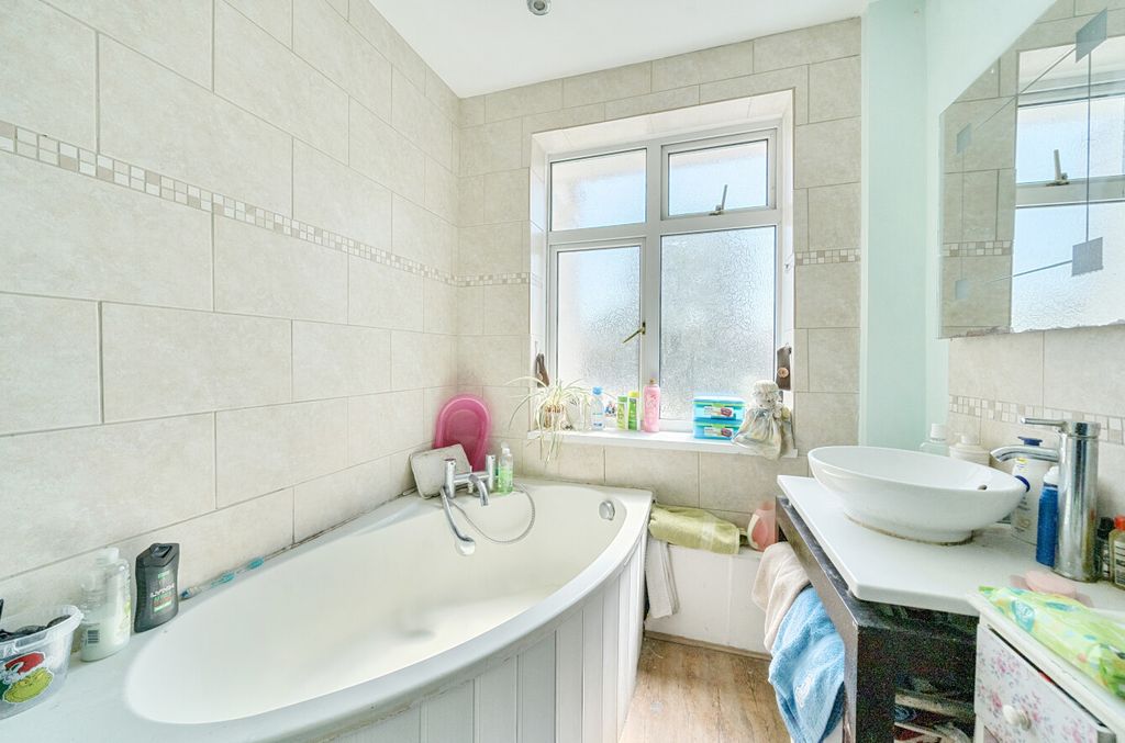 Additional image 10 of 4 bed semi-detached house for salePark Road, Bracknell, Berkshire RG12
