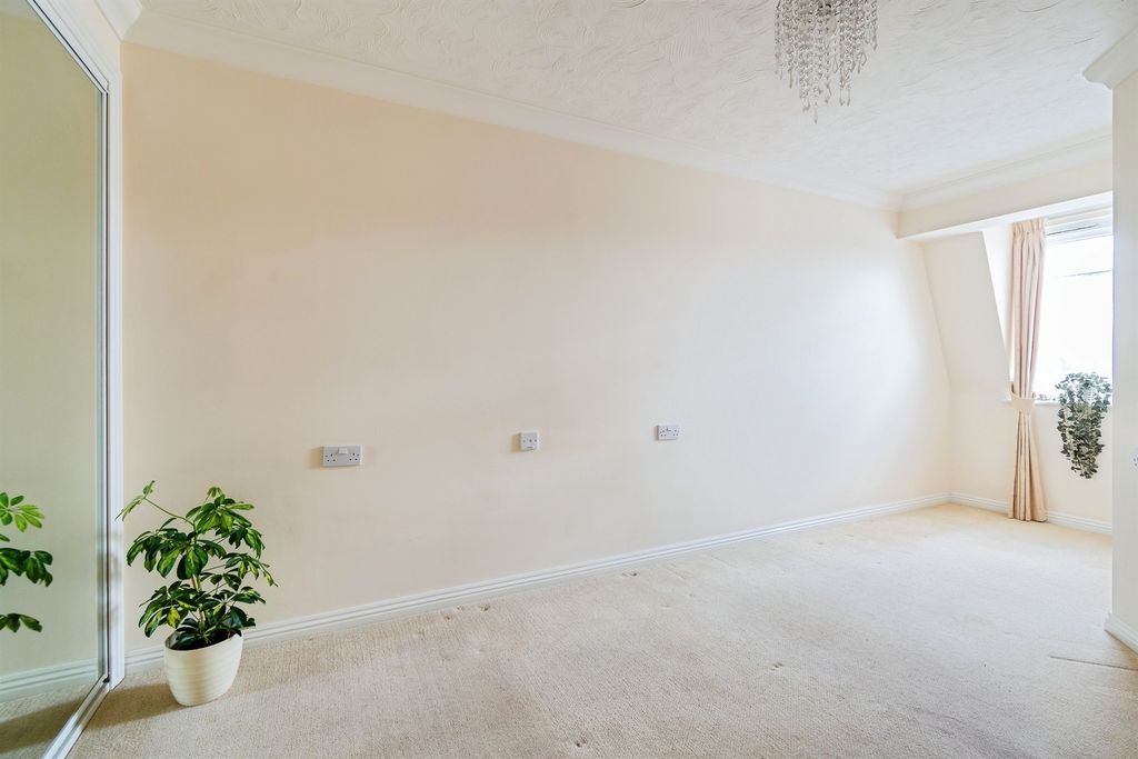 Additional image 4 of 1 bed flat for saleGladstone Road, Chippenham SN15