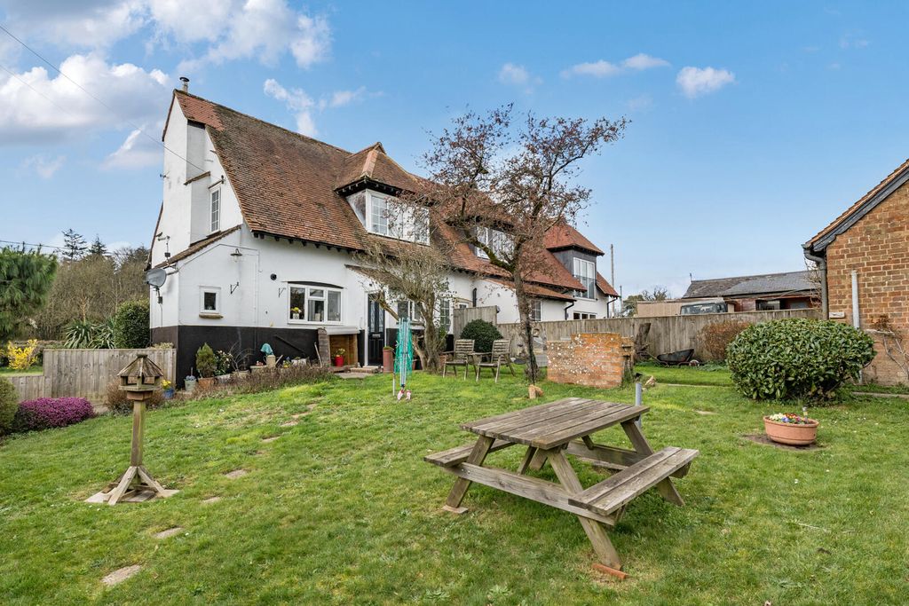 3 bed semi-detached house for saleDevizes Road, Bromham SN15 photo 2