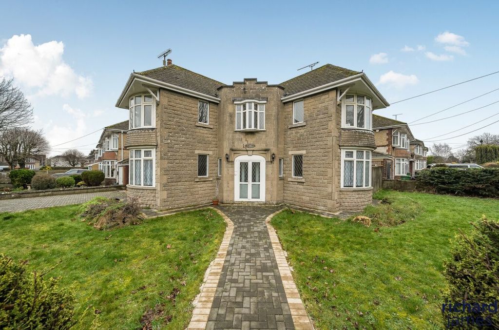 3 bed detached house for saleMarlborough Road, Swindon SN3