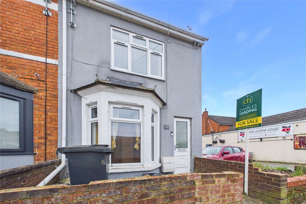 3 bed end terrace house for saleFerndale Road, Gorse Hill, Swindon SN2