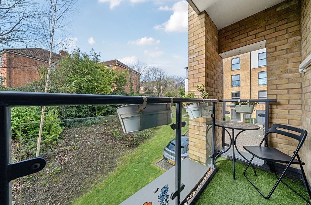 Additional image 5 of 2 bed flat for saleBroad Lane, Bracknell, Berkshire RG12