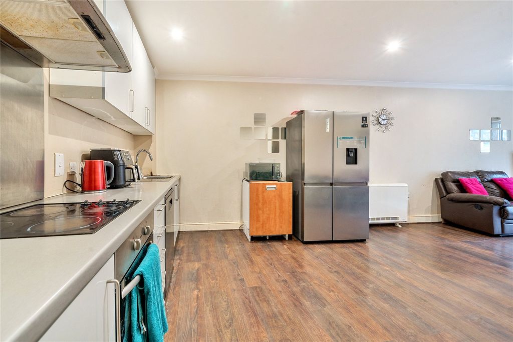Additional image 5 of 2 bed flat for saleCamberley, Surrey GU15