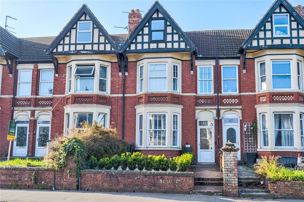 5 bed terraced house for saleBath Road, Old Town, Swindon, Wiltshire SN1