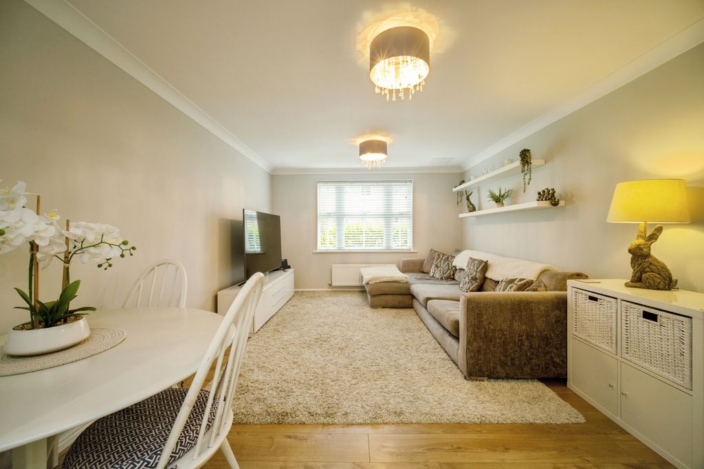 Additional image 10 of 2 bed flat for saleSycamore Rise, Bracknell RG12