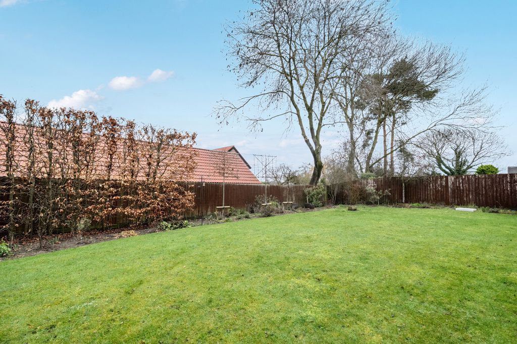 4 bed semi-detached house for saleUrchfont, Devizes SN10 photo 5