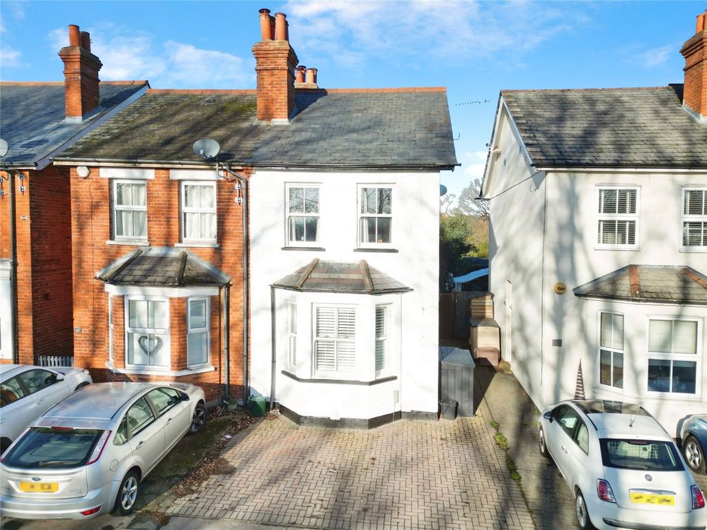 3 bed semi-detached house for saleYorktown Road, Sandhurst, Berkshire GU47