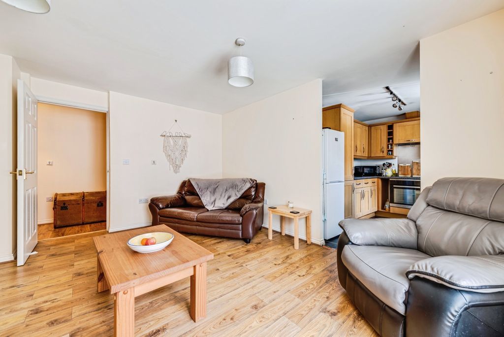 Additional image 7 of 2 bed flat for saleYersin Court, Swindon SN1