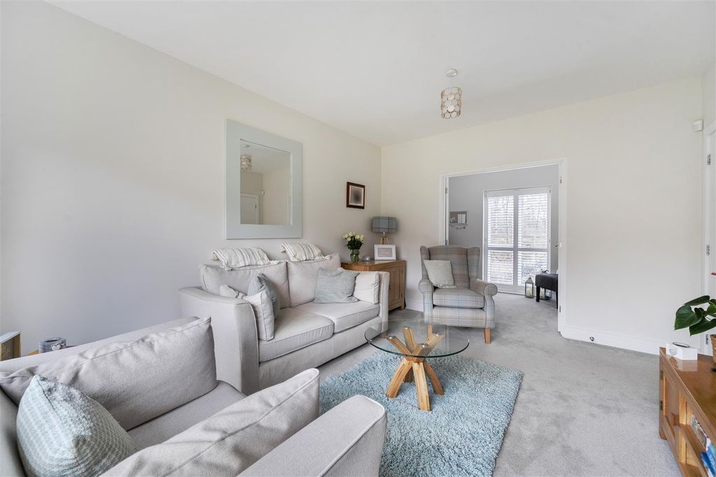 Additional image 6 of 3 bed detached house for saleStirling Close Crowthorne, Berkshire RG45