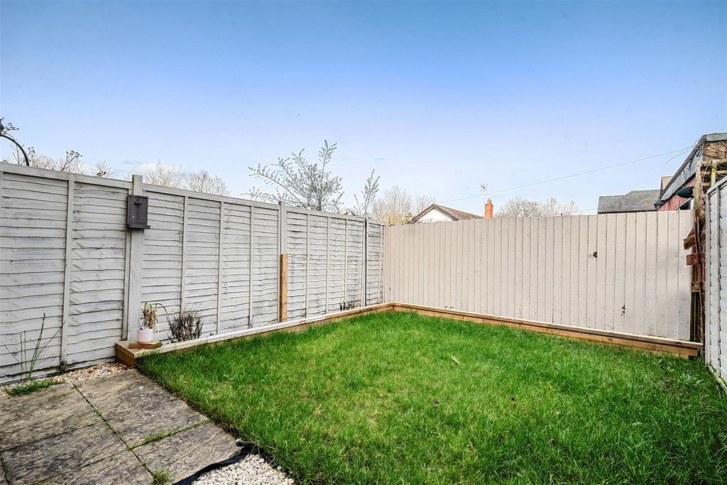 2 bed terraced house for saleWestminster Close, Devizes SN10 photo 2