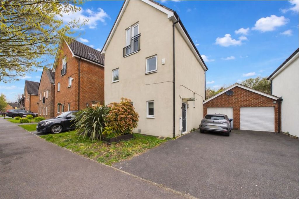 5 bed detached house for saleAustin Way, Bracknell, Berkshire RG12